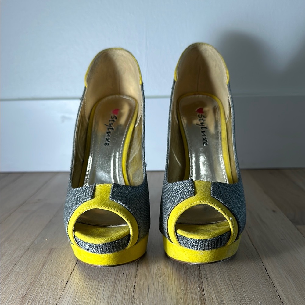Styluxe Gray and Yellow Peep Toe Heels